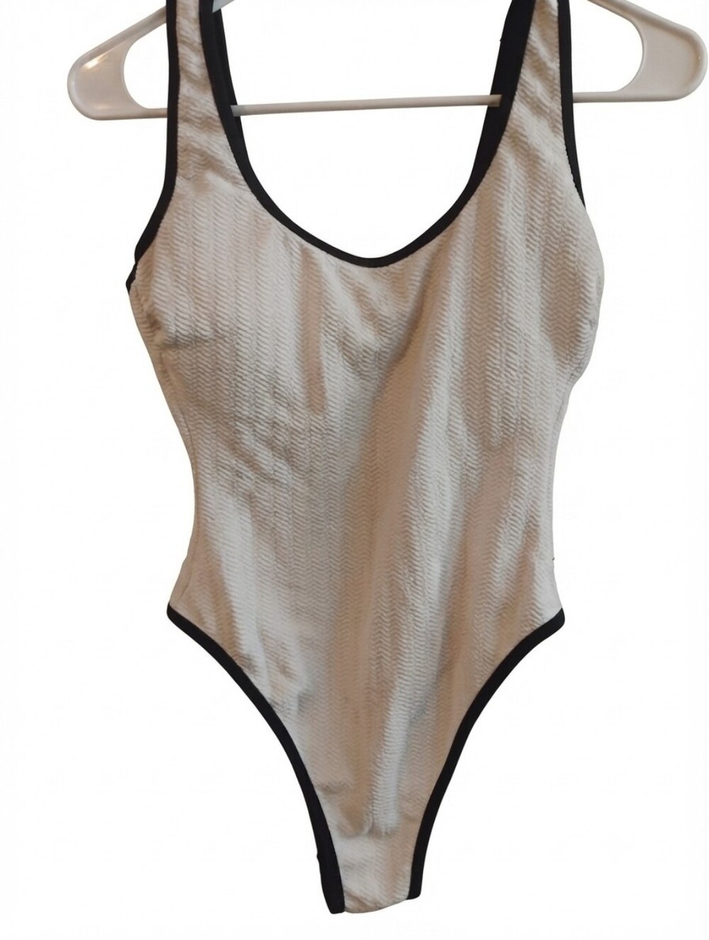 No Boundaries White Seersucker Ribbed One-Piece Swimsuit Black Trim M 6-10